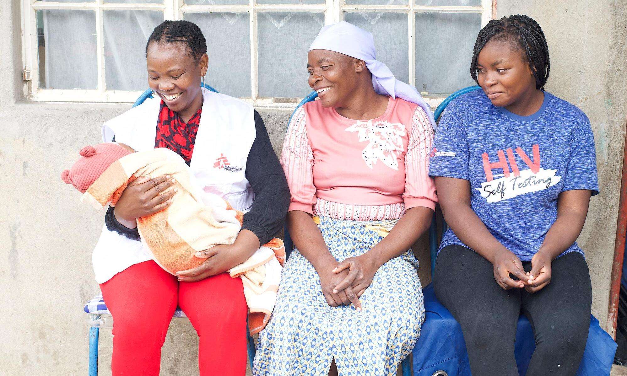 Marvellous Nzenza with her mother Jacqueline and MSF social worker Relative Chitungo