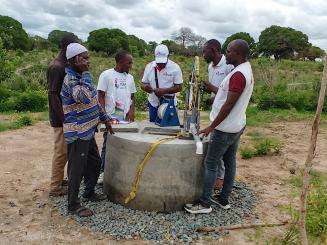 The MSF team checks one of the safeguarded wells equipped with hand pump systems built by MSF to facilitate access to water for communities.