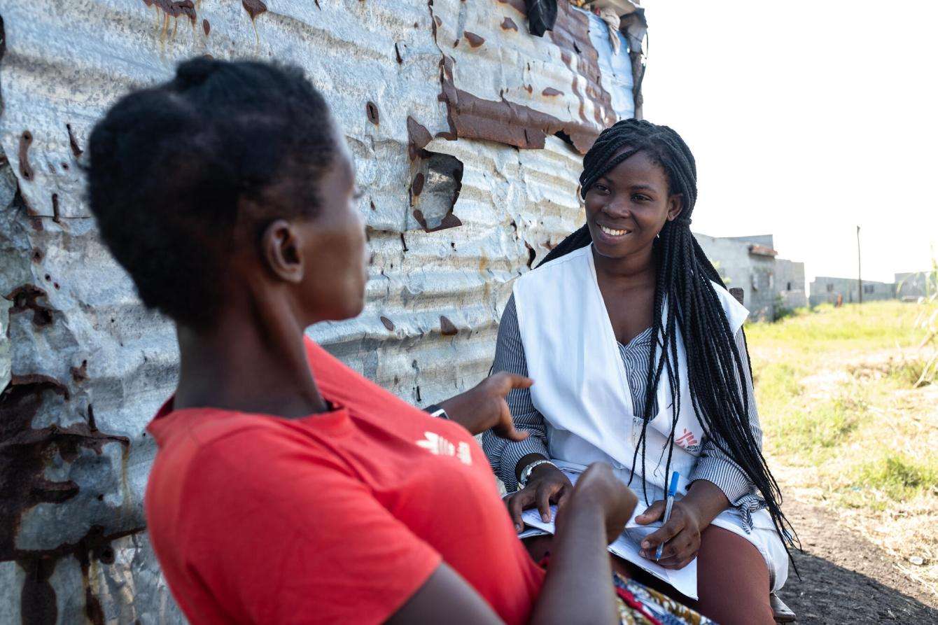 A member of MSF's community outreach team speaks with a patient who received safe abortion care in Mozambique.