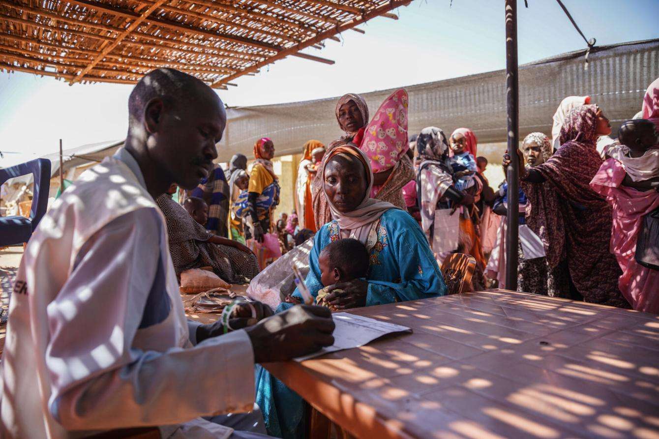 MSF teams in Zamzam camp, Sudan, carry out a rapid malnutrition assessment for displaced people.
