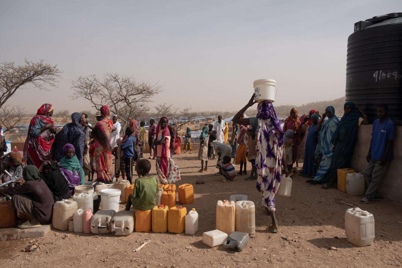 People collecting water at MSF distribution point in Metche camp, eastern Chad