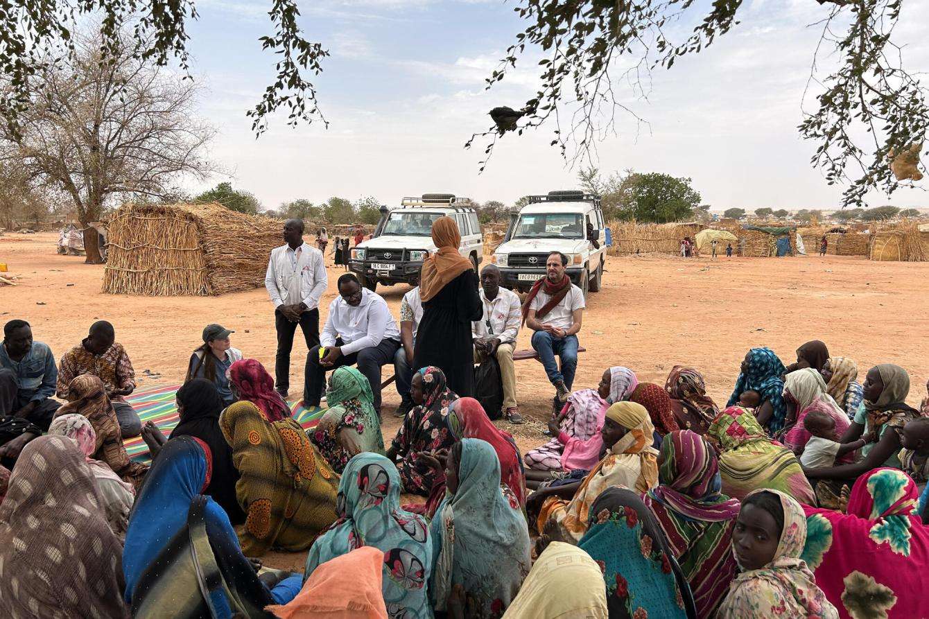 MSF international president discussing with a refugee's community in the transit site in Adré, Eastern Chad.