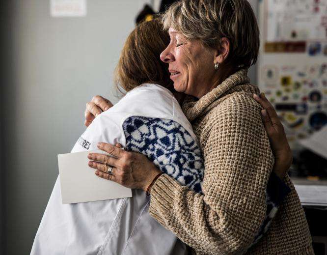 MSF psychologist Vika hugs Antonina Sakhnovska, an MSF mental health patient in Kharkiv, when she begins to cry when she remembers her husband, who died in the war.