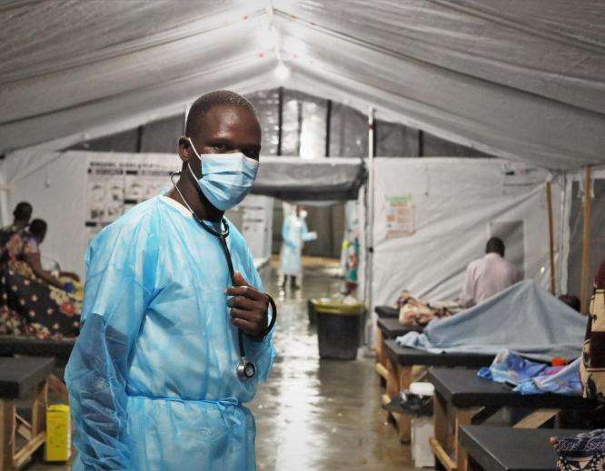 A health care worker wearing PPE in MSF's Cholera Treatment Center in Quelimane, Mozambique.