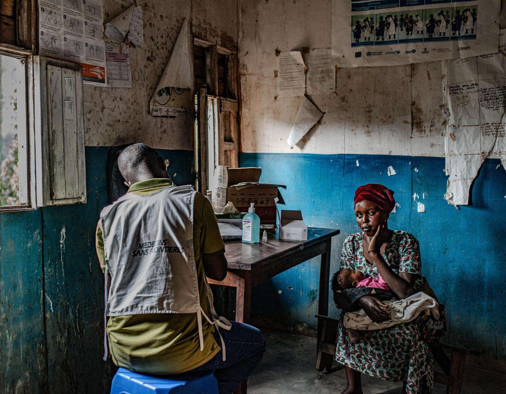 MSF teams operate mobile clinics in several remote localities in North Kivu province, where they assess needs and provide support to displaced people who have returned to their villages of origin.
