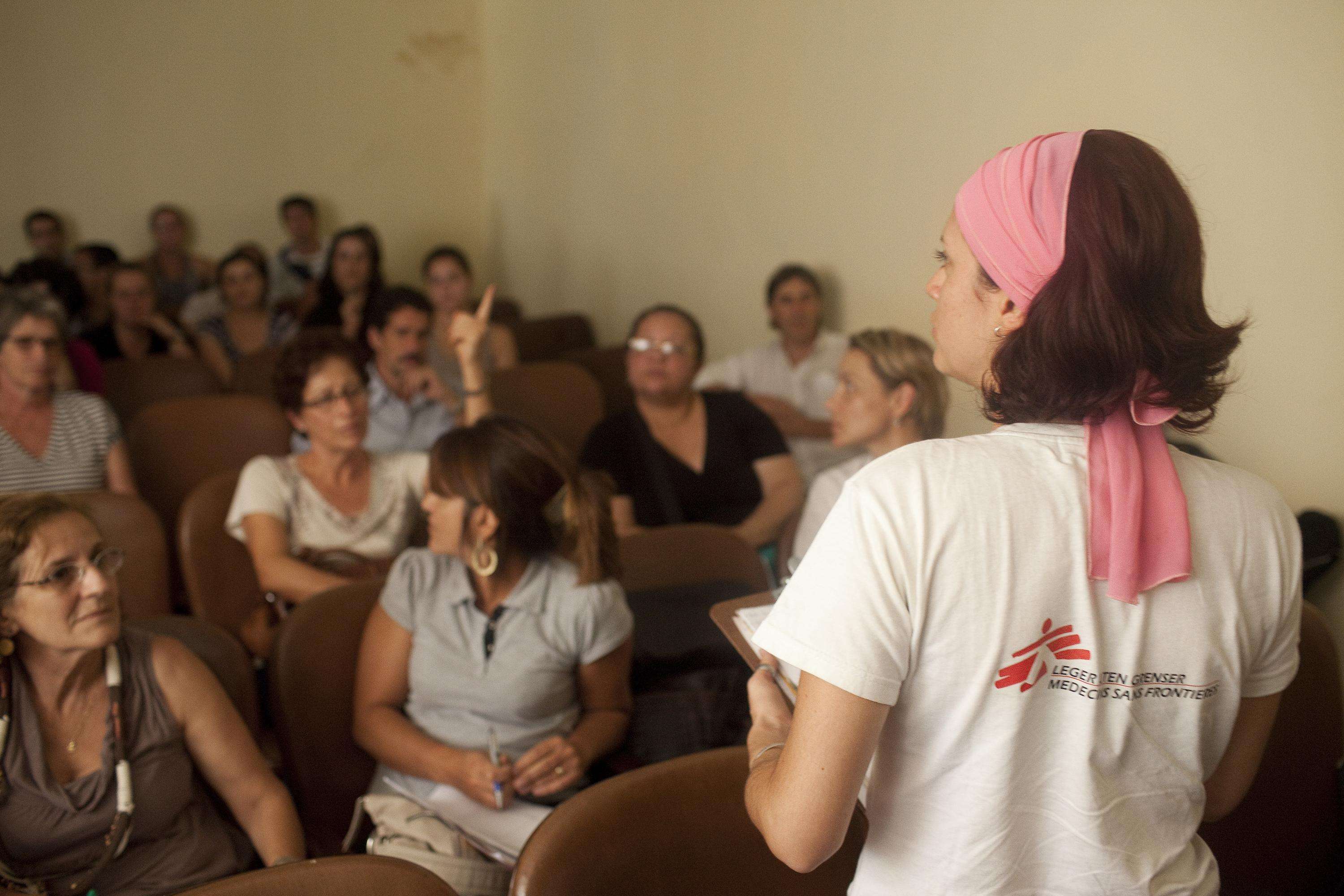 An MSF psychologist trains a group of local psychologists in Nova Friburgo, Rio de Janeiro