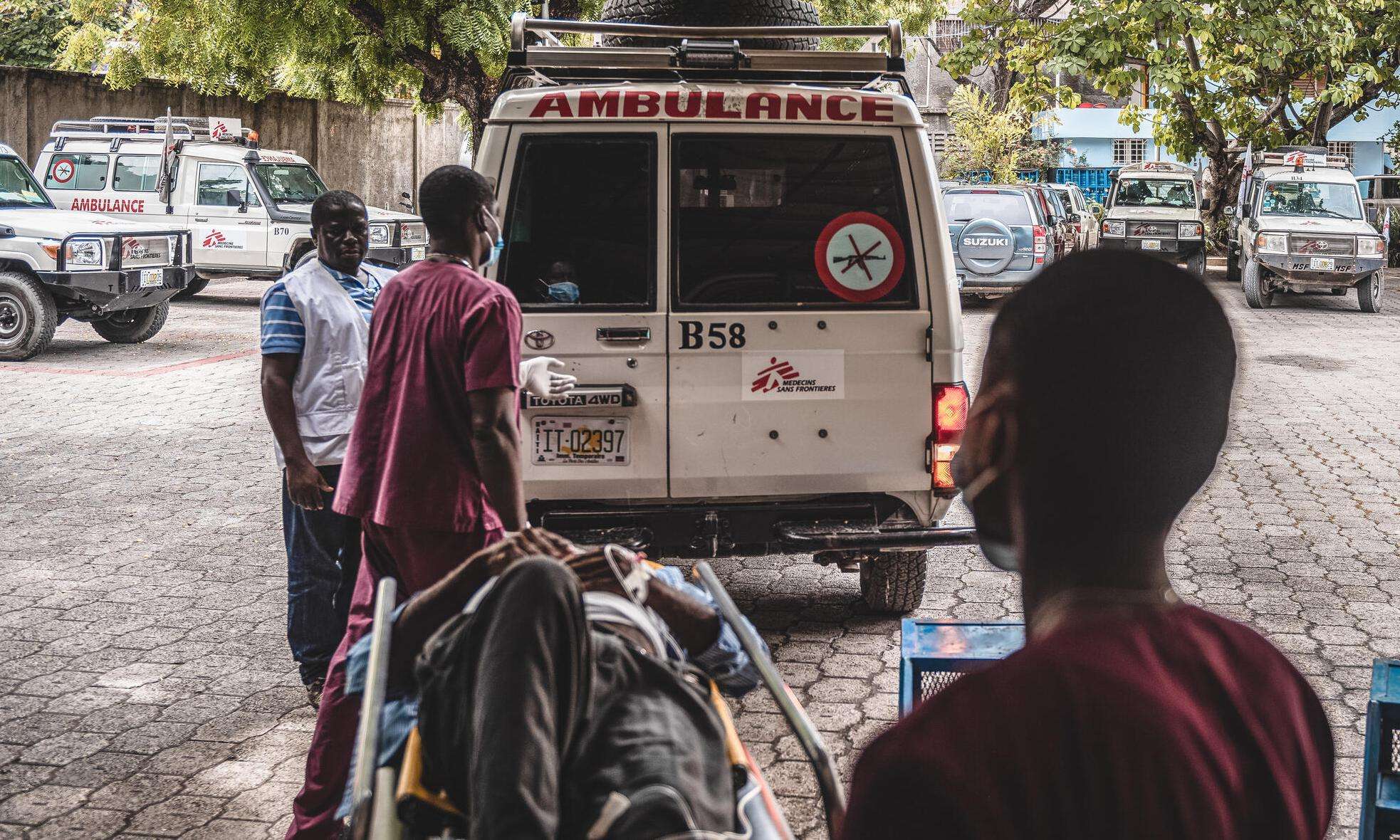 Staff load a patient onto an ambulance at MSF's Turgeau Emergency Center in Port-au-Prince, Haiti
