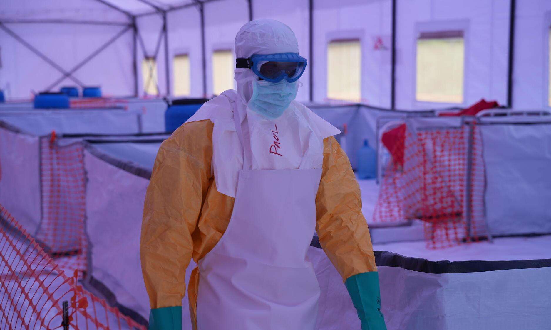 A health care worker participates in a training exercise on Ebola preparedness at the MSF-supported Ebola simulation center in Rongai, Kenya.
