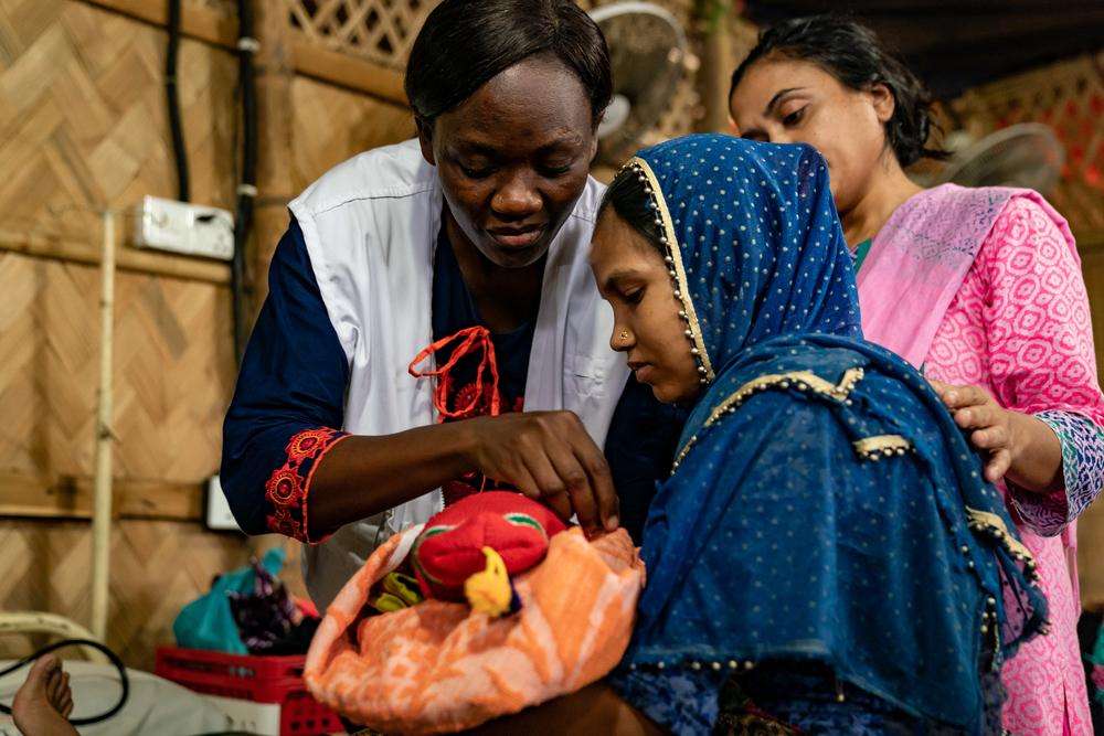 Christine Akoth is a Kenyan midwife, and she leads the maternity services in MSF primary health centres in Jamtoli and Hakimpara, Cox’s Bazar, Bangladesh.