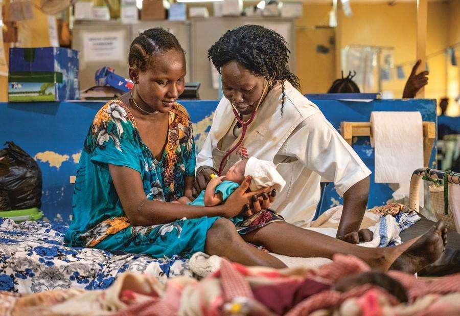 Nurse Regina Abuk Thor examines two days old Amel Akoi Garang. The mother Catherina Peter Eduat holdes the baby in her arms. MSF runs the maternity unit in Aweil State Hospital in Northern Bahr el Ghazal, South Sudan.