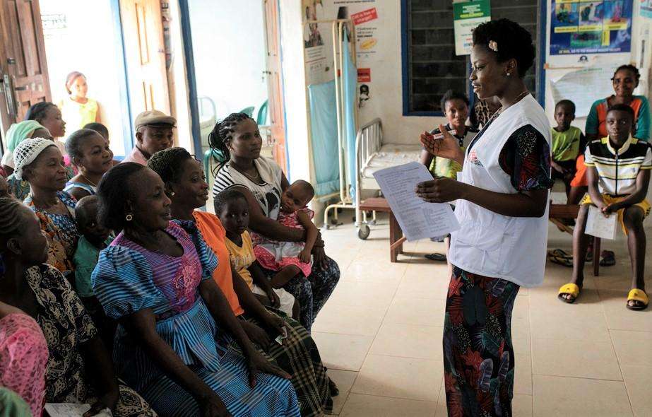Pauline (MSF Psychosocial Counsellor) informing patients in Biajua Health Center about the MSF psychosocial support activities.