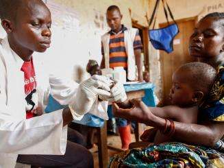 MSF doctor testing a patient for malaria