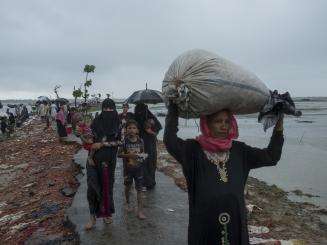 Rohingya refugees from Myanmar flee to Bangladesh