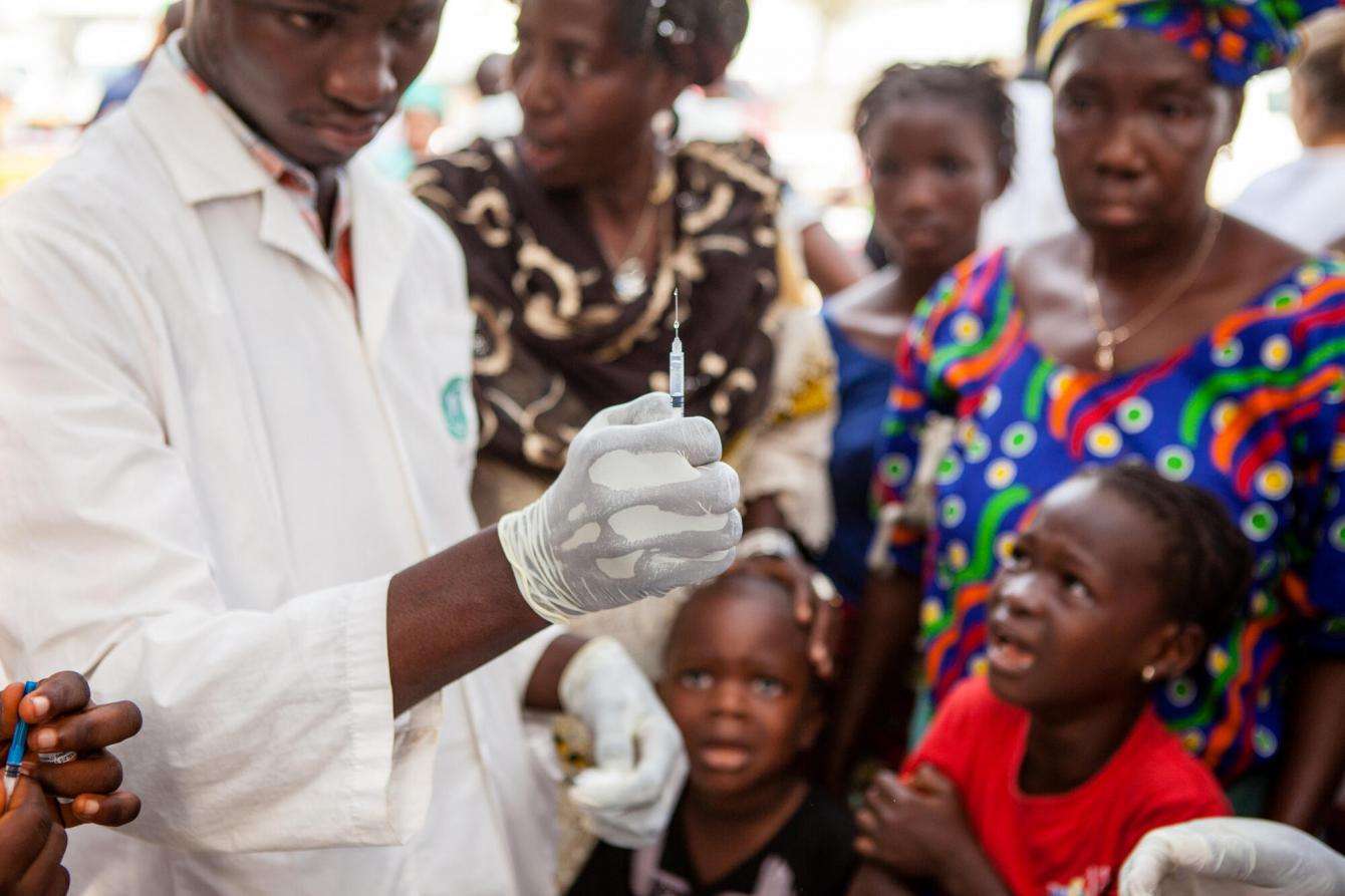 A health worker prepares a dose of vaccine 