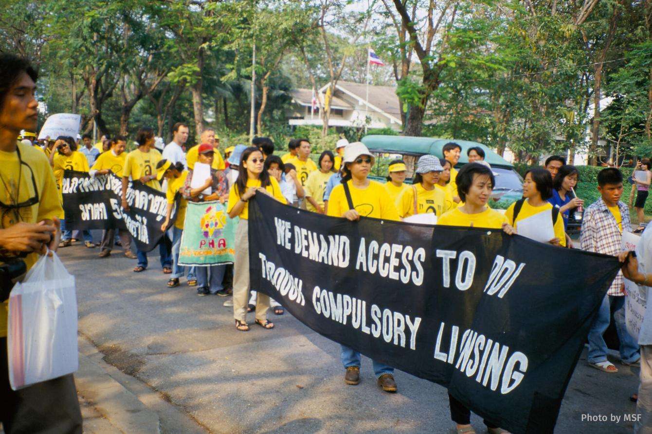 MSF joins AIDS activists Bangkok w/credit