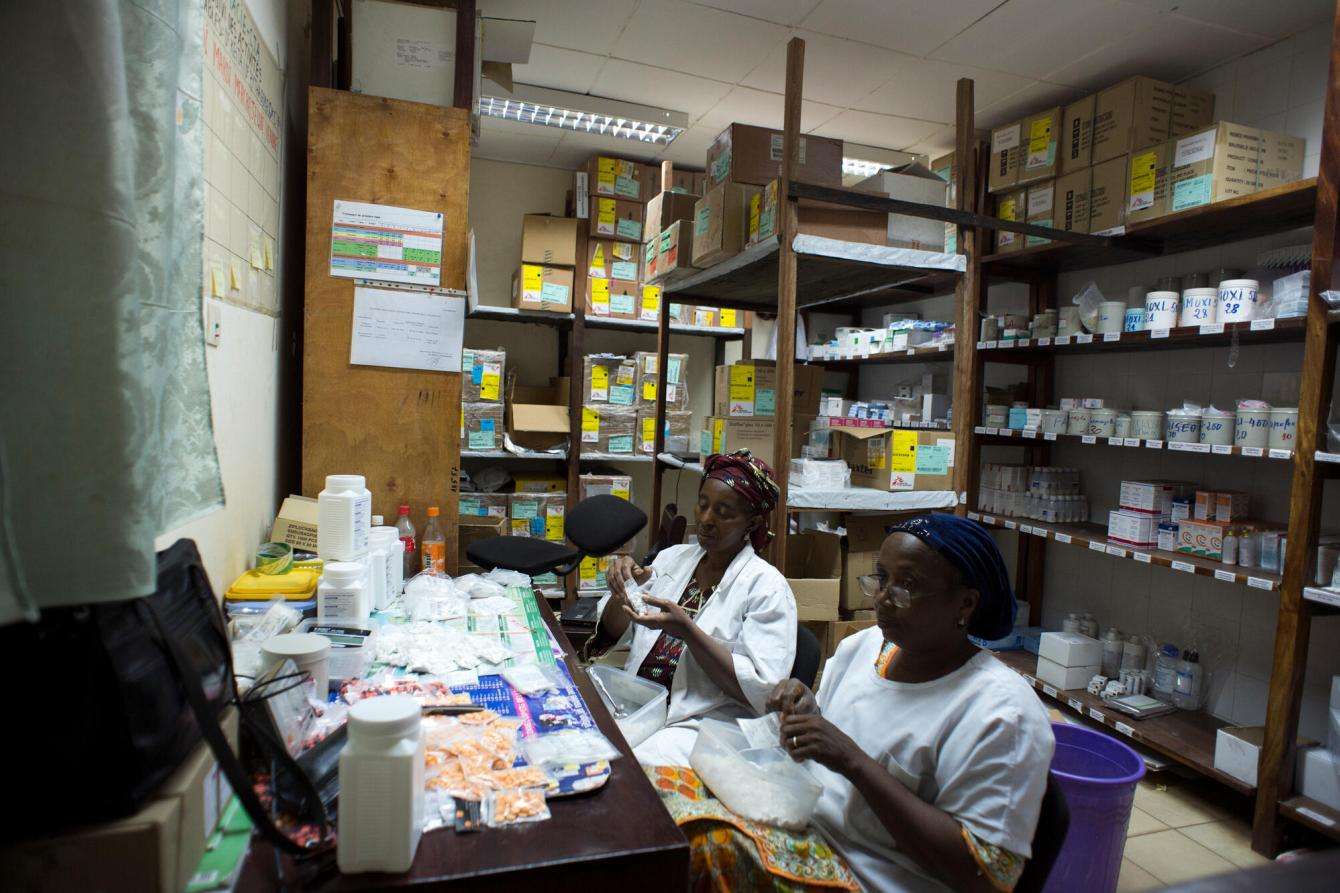 Pharmacy assistants preparing drugs at the MSF pharmacy in Conakry, Guinea.