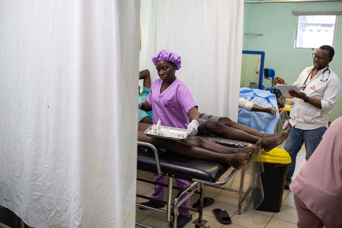 MSF staff treat patients at Turgeau Emergency Center in Port-au-Prince, Haiti
