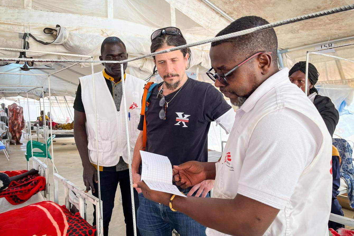MSF Director General Stephen Cornish visiting the hospital run by MSF in Adré refugee camp, eastern Chad