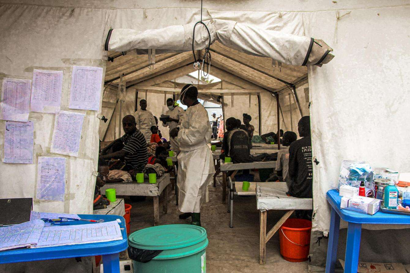 An MSF staff member stands inside tent MSF set up at the cholera treatment center in Rutshuru, North Kivu, Democratic Republic of Congo.