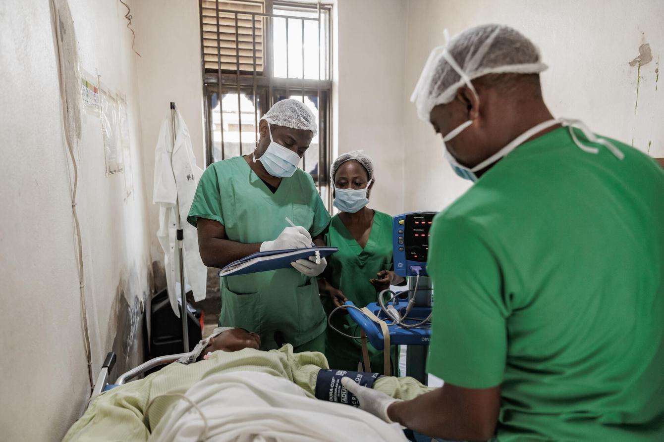 MSF specialists work together to provide life-saving care to a patient under anesthesia at Salama Hospital.