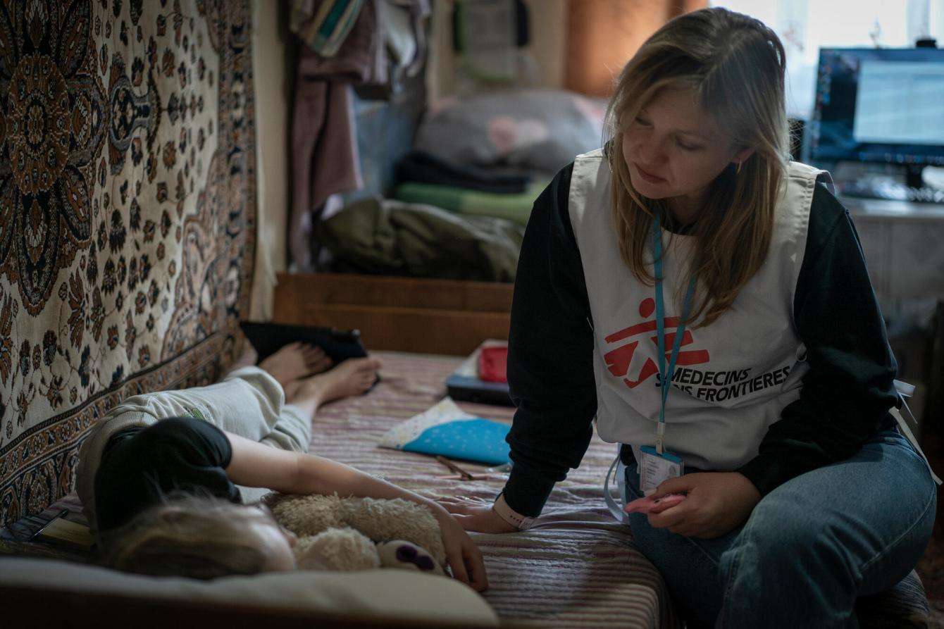 Liudmyla Honcharuk, an MSF psychotherapist in Vinnytsia, visits 10-year-old Polina at the displacement center where she has lived with her family for three years.
