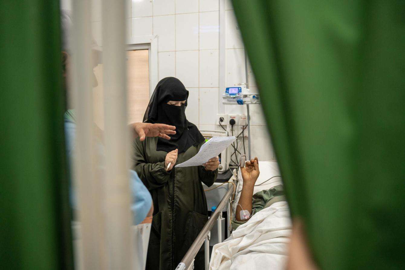  Dr. Reem checks on patients in the intensive care unit at Mokha Hospital.