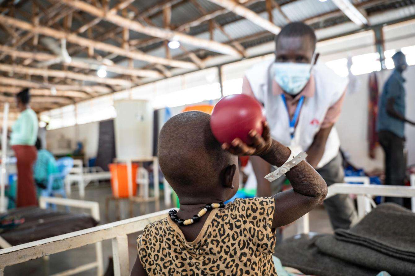 MSF staff throws a ball with a pediatric patient in Ethiopia. 