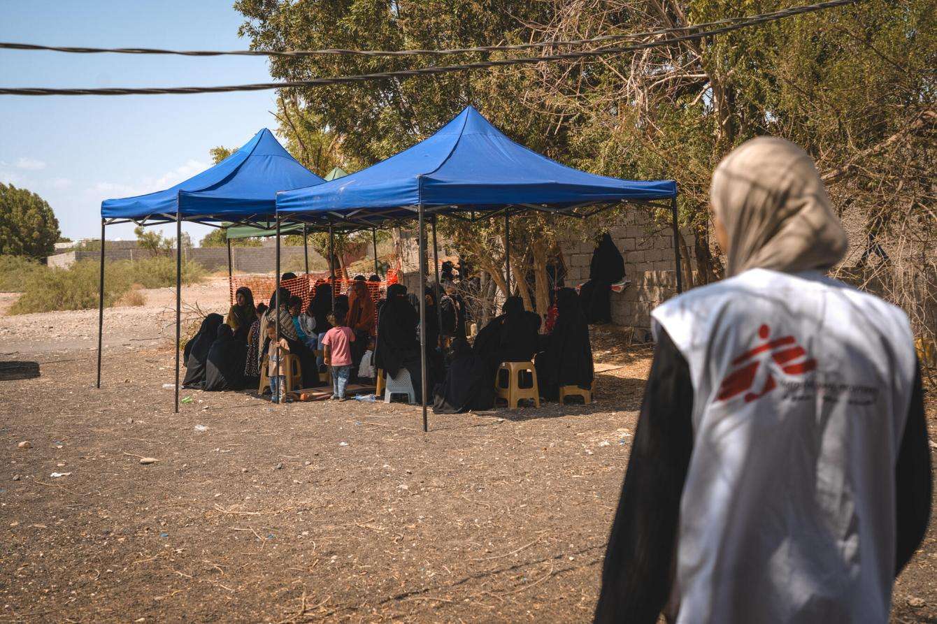 Displaced families shelter under tents in Yemen. 