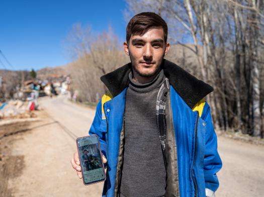 A young man who was displaced by the earthquakes in Turkey.
